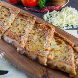 Tavuklu Kaşarlı Pide