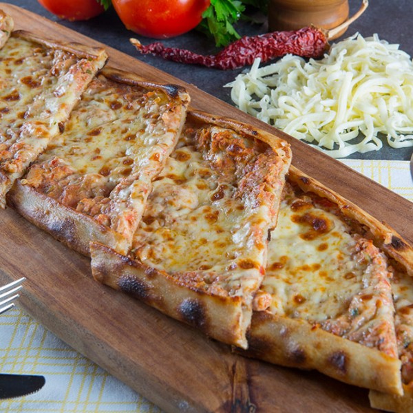 Tavuklu Kaşarlı Pide